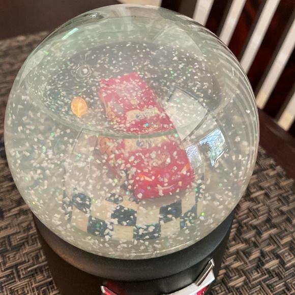 Disney Cars Musical Snowglobe Lightning McQueen Snow Globe Plays Deck the Halls - Picture 2 of 4